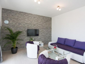 Modern sea view apartment near beach